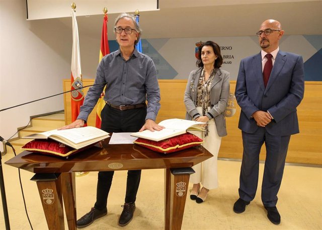 El consejero de Salud, César Pascual, preside la toma de posesión de Pablo Serrano como subdirector Subdirector de Asistencia Sanitaria del SCS.