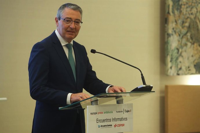 Archivo - El presidente de la Diputación de Málaga, Francisco Salado, durante el encuentro informativo organizado por Europa Press Andalucía en el Hotel Vincci Posada del Patio, a 30 de marzo de 2023 en Málaga (Andalucía, España). El presidente de la Di