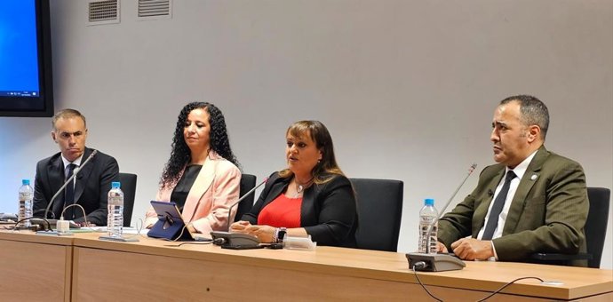 Mesa de debate "Mujeres, Derechos y Libertades", organizada por la Asociación de Cooperación Internacional 'Alhayat'