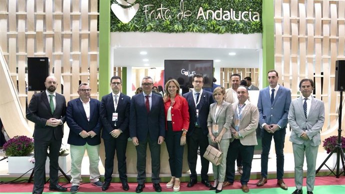 Representantes de Vox en Andalucía visitan la feria Fruit Attraction.