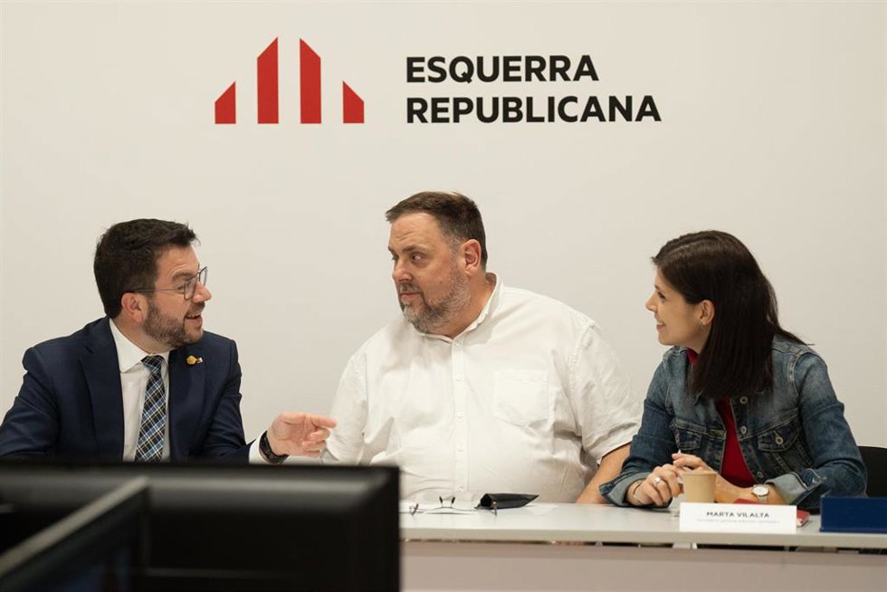 Archivo - (I-D) El presidente de la Generalitat, Pere Aragons; el presidente de ERC, Oriol Junqueras y la secretaria general adjunta y portavoz de ERC, Marta Vilalta. Archivo.