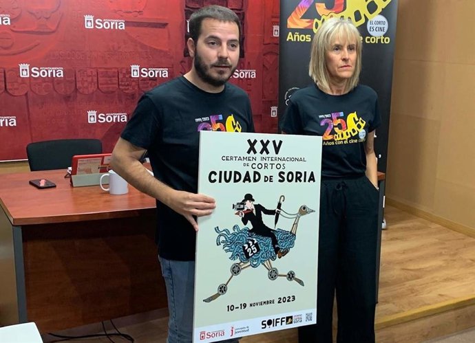 El concejal Eder García y la responsable del Festival, Yolanda Benito