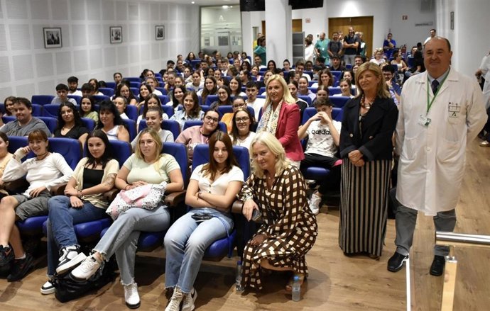 Nota De Prensa: La Delegada Del Gobierno Da La Bienvenida Al Alumnado De Formación Profesional Que Hará Sus Prácticas En El Hospital Puerta Del Mar