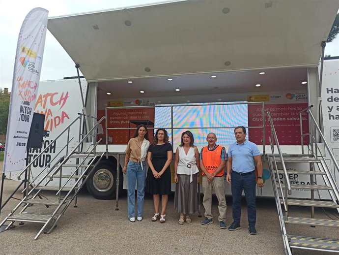 La coordinadora de Trasplantes de Aragón, Raquel Montoiro, y la directora gerente del Banco de Sangre y Tejidos de Aragón, Rosa Plantagenet-White.