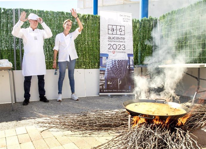 Archivo - Los chefs Paco Gandía y Josefa Navarro en la quinta edición de Alicante Gastronómica.