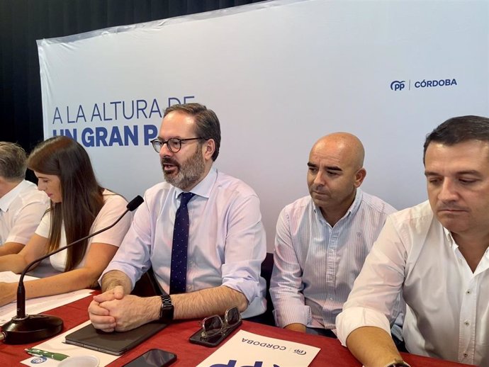 Molina interviene durante la reunión del Comité Ejecutivo Provincial del PP de Córdoba, celebrada en Espiel.