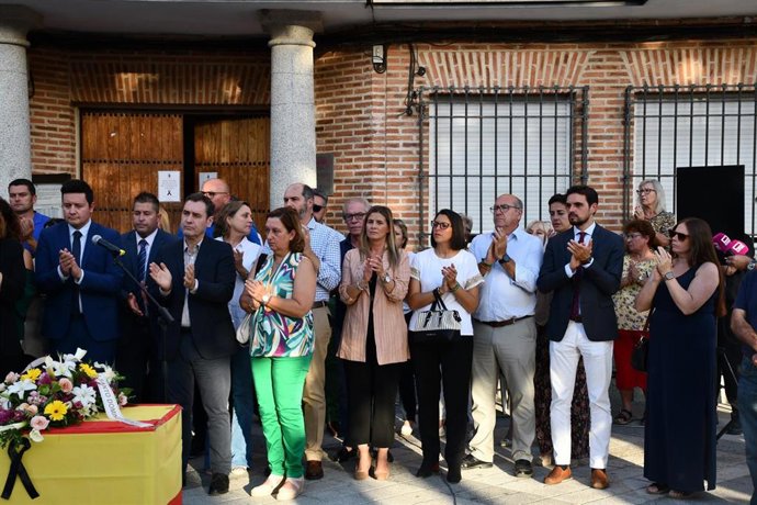 Nota De Prensa. 2023 10 03 La Presidenta De La Diputación De Toledo Asiste Al Minuto De Silencio En Recuerdo De La Víctima Del Crimen Machista Presuntamente Cometido En La Localidad De Val De Santo Domingo