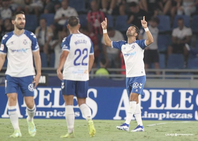 Ángel Rodríguez celebra un gol con el CD Tenerife.