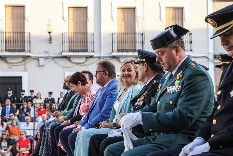 Autoridades en el acto del Día de la Policía en Mérida