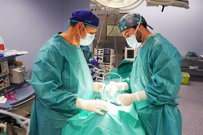 Quirónsalud realiza la innovadora técnica quirúrgica de la rinoseptoplastia ultrasónica