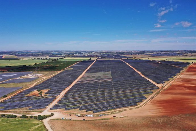 Eranovum cierra financiación por 132 millones con un fondo de pensiones alemán para su planta solar de Sabinar