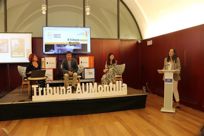 Un momento de la 'Tribuna Montilla', en la que ha participado Teresa Muela Tudela.