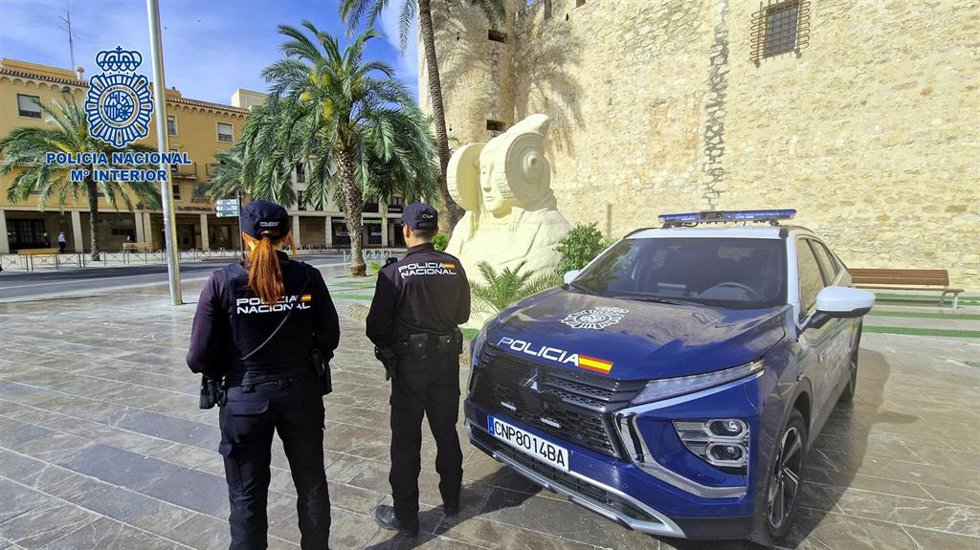 Nota De Prensa: "La Policía Nacional Ha Detenido A Dos Personas Por El Presunto Hurto De Joyas Valoradas En Más De 50.000 Euros A La Anciana De 94 Años A La Que Cuidaban"