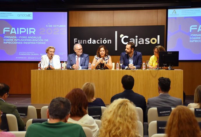 La consejera de Salud y Consumo, Catalina García, durante la celebración en Sevilla del I Foro Andaluz sobre Inmunoprevención de Infecciones Respiratorias