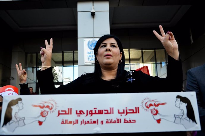 Archivo - December 24, 2022, Tunis, Tunisia: Tunis, Tunisia. December 24, 2022. The president of the opposition Free Destourian Party, Abir Moussi at a protest in front of the UN headquarters in Tunis. At the protest, supporters of the Free Destourian Par