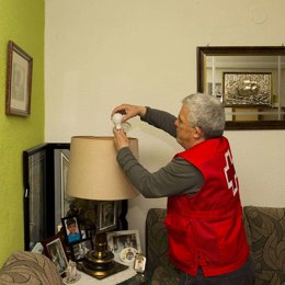 Archivo - Ndp/Cruz Roja Asesora Cómo Reducir El Coste De La Factura Energética Para Paliar La Pobreza Energética