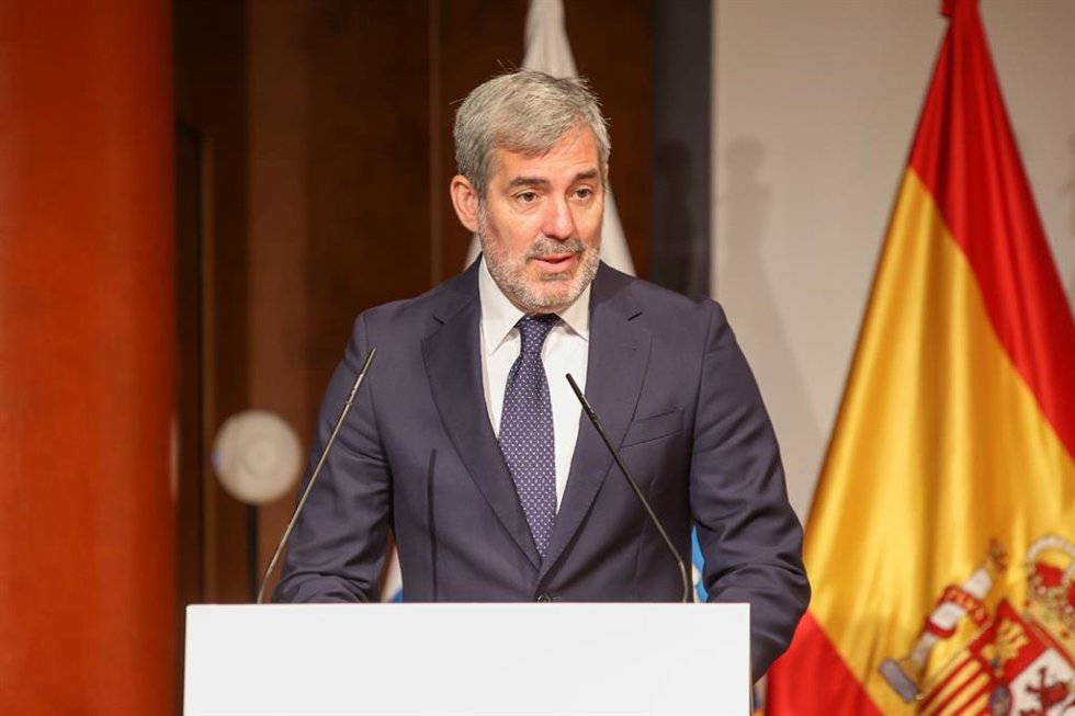 Archivo - El presidente de Canarias, Fernando Clavijo, toma posesión del cargo en un acto celebrado en el Auditorio Alfredo Kraus, en Las Palmas de Gran Canaria
