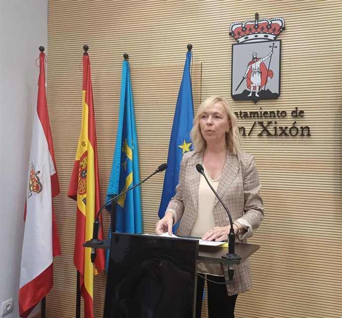 La diputada regional y concejala de Festejos del Ayuntamiento de Gijón, Sara Álvarez Rouco (Vox), en rueda de prensa en el Consistorio gijonés.