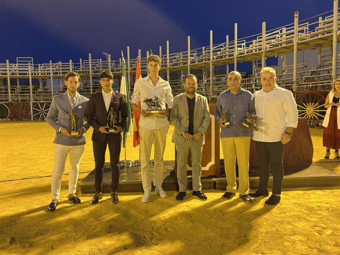 Acto de entrega de premios taurinos en la Plaza de Toros de La Algaba, presidido por el alcalde Diego Manuel Agüera Piñero.