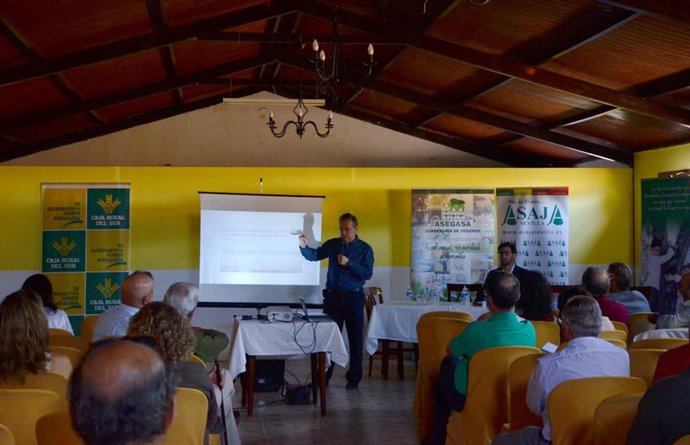 El veterinario Juan Pascual en las jornadas de Asaja-Sevilla