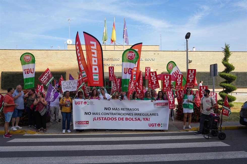 Protesa en el Hospital Virgen del Rocío en Sevilla contra la "paralización" de la Bolsa del SAS