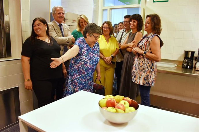 La consejera de Salud, Catalina García, en la inauguración del centro de día Barriada Pedro Salvador de Faisem en Sevilla.