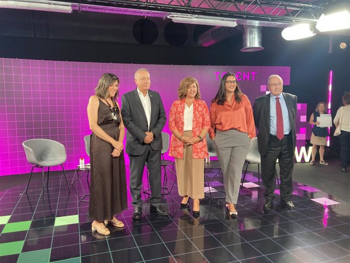 (I-D)  Snia Casas (Habilis), Pere Navarro (CZFB), Maria Jesús Soga (Randstad), Mar Alarcón (19N) Y José Luis Bonet (Fundación Incyde).