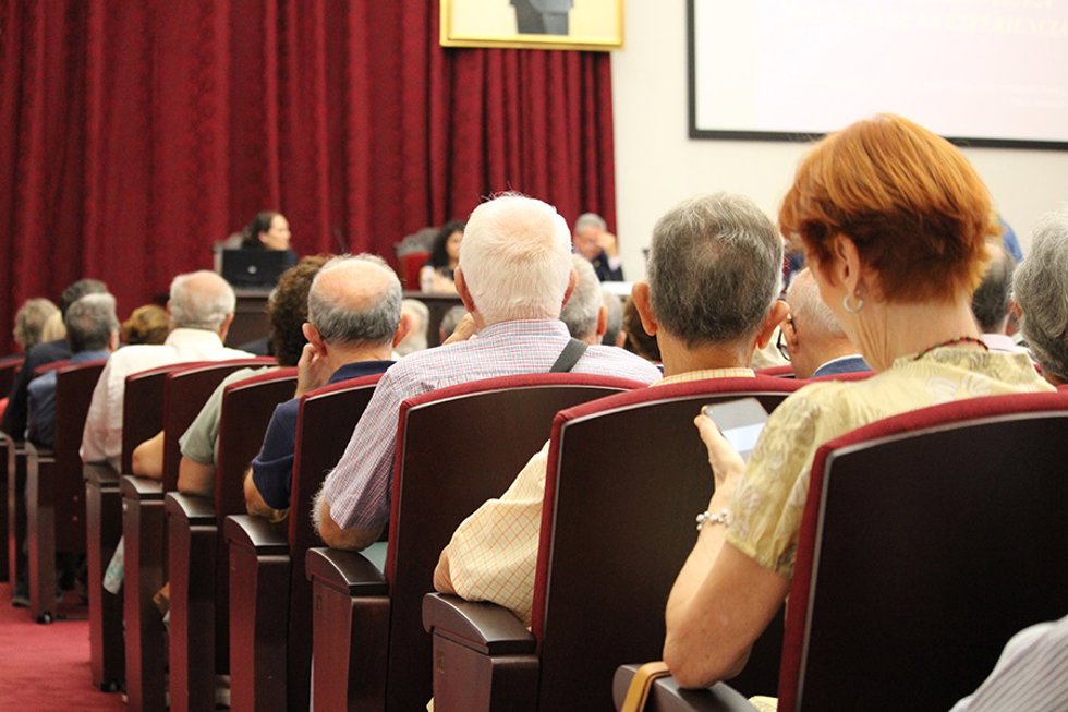Acto de apertura del Aula de la Experiencia en el Paraninfo de la Universidad de Sevilla.