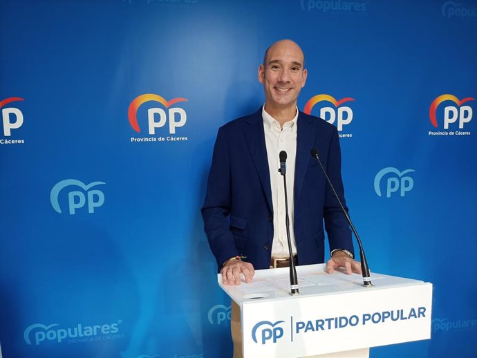José Ángel Sánchez Juliá, portavoz del PP en Extremadura, en una rueda de prensa en Cáceres