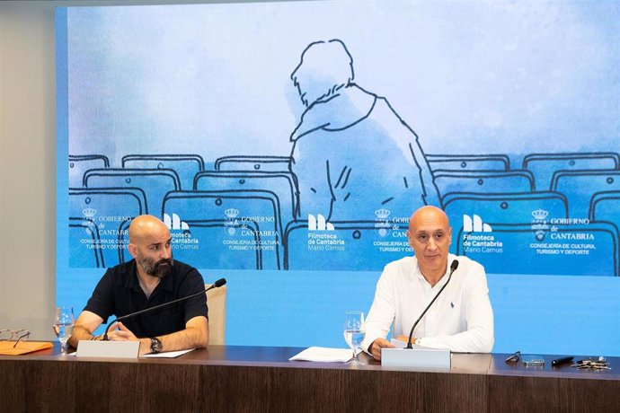 El director de la Filmoteca, Christian Franco, y el director general de Cultura, Juan José González, presentan la nueva temporada de la Filmoteca Regional