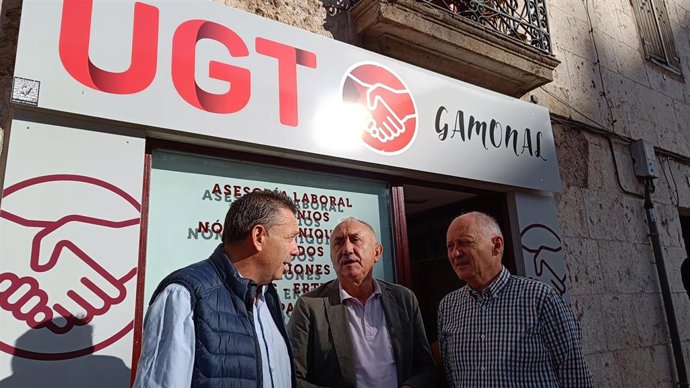 El Secretario Provincial De UGT, Pablo Fraile, El Secretario General De UGT, Pepe Álvarez, Y El Secretario Autonómico, Faustino Temprano, En La Nueva Sede De Gamonal.
