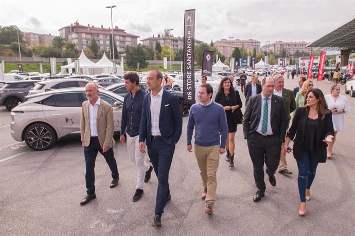 Archivo - Imagen de archivo de la inauguración de la Feria de Vehículos de Ocasión de Torrelavega de 2022