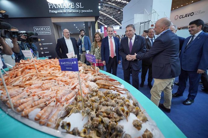El ministro de Agricultura, Pesca y Alimentación en funciones, Luis Planas, en su visita a Conxemar. 