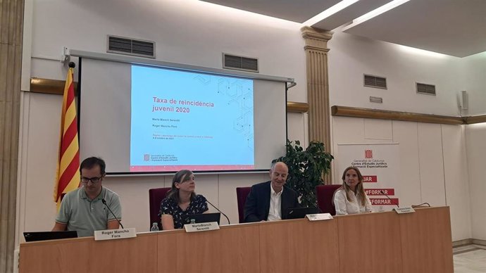 Presentación del estudio 'Tasa de reincidencia juvenil 2020', con los autores Marta Blanch y Roger Mancho, y el responsable del área de investigación del Cejfe Manel Capdevila. En Barcelona el 4 de octubre de 2023.