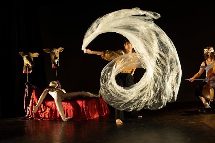 'Claroscuro De Artemisa', De Ana Continente Roche.