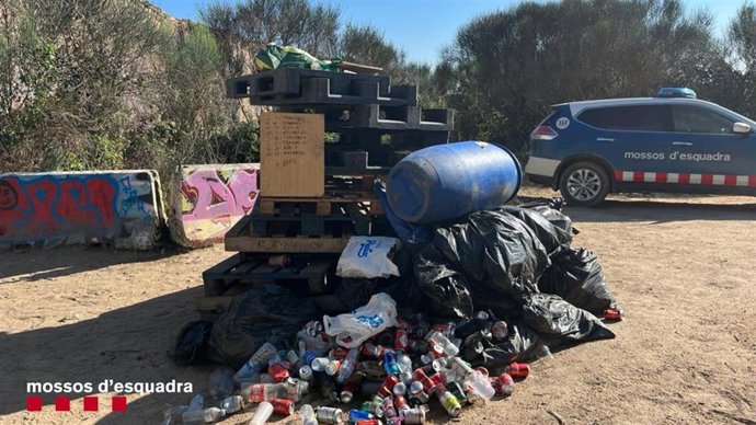 Imagen de los residuos en la zona de la fiesta ilegal de Llagostera (Girona)
