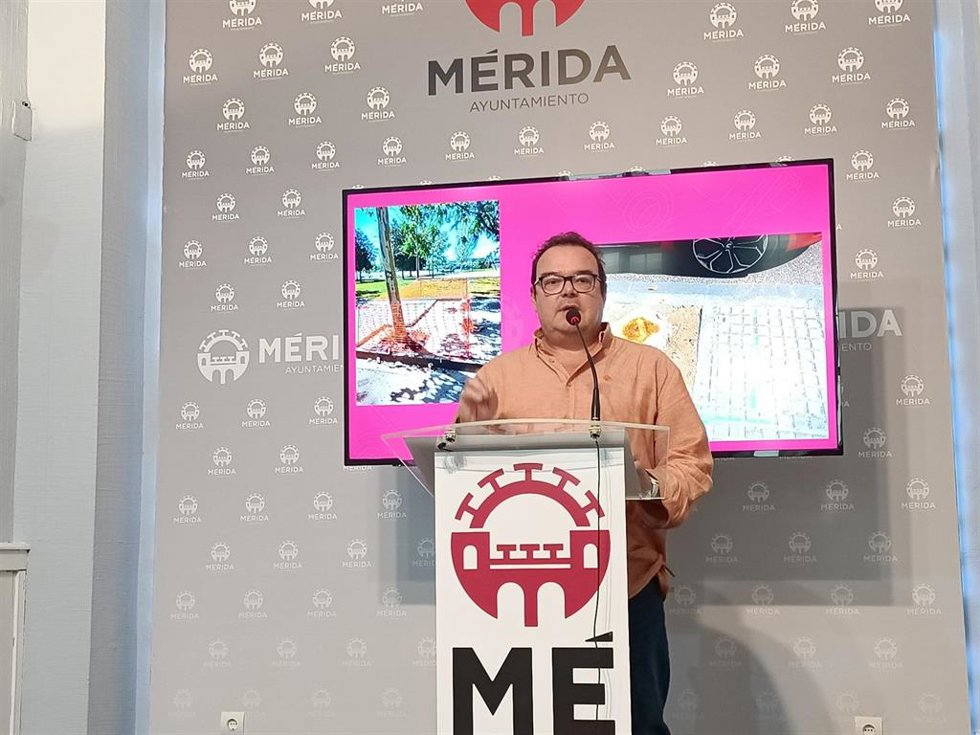 El delegado de Parques y Jardines, Marco Antonio Guijarro, en rueda de prensa este miércoles
