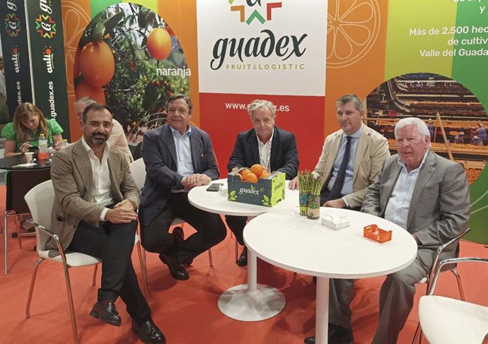El presidente de la Diputación de Córdoba, Salvador Fuentes (centor), en 'Fruit Attraction 2023'.