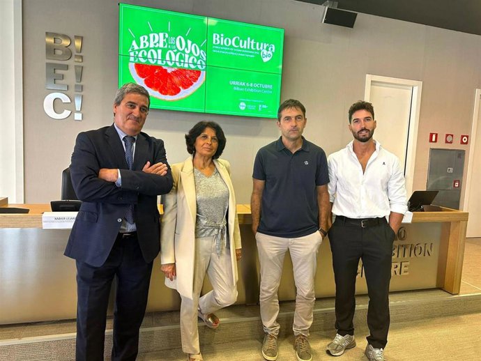 Xabier Basañez, director General de BEC; Ángeles Parra, directora de BioCultura, Xabier Lejarzegi, director del Ekolurra-Consejo de Agricultura y Alimentación Ecológica de Euskadi, y Endika Montiel, técnico nutricionista