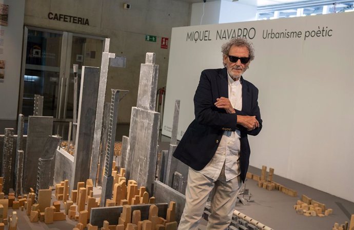 El Muvim Expone El Urbanismo Poético De Miquel Navarro Con Sus Ciudades Imaginarias Y El Prototipo De La Pantera Rosa