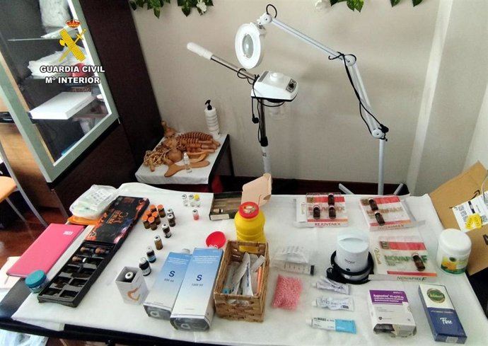 Rdo. Nota De Prensa Guardia Civil (Clausurados Dos Pisos En Maliaño Donde Se Practicaban Intervenciones Estéticas Ilegales)