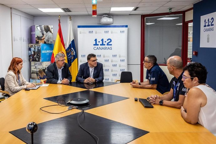 El consejero de Política Territorial, Manuel Miranda, visita el CECOES-112 en Gran Canaria