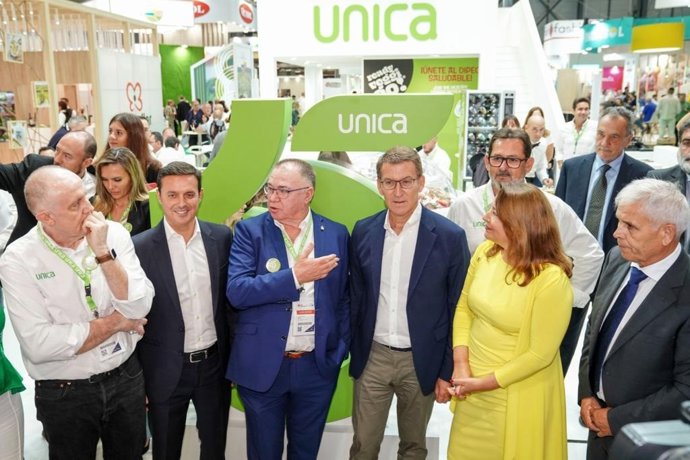 Núñez Feijóo visita las empresas deSabores Almería en Fruit Attraction