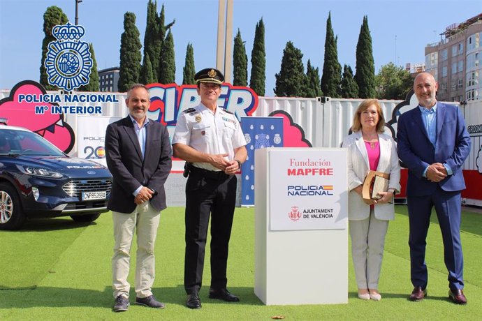 La Policía Nacional, el Ayuntamiento de Valencia y Fundación MAPFRE ponen en marcha Ciberland para protegerse frente a los riesgos del mundo digital