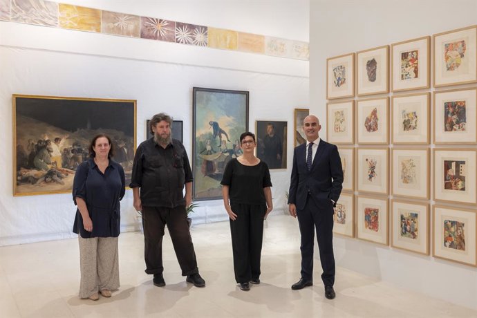 La directora general de Patrimoni Cultural, Pilar Tébar , (1I) junto al comisario, Pedro G. Romero, la directora del IVAM, Nuria Enguita,y el director Comercial Territorial Este de Banco Sabadell, Manel Vallés González,