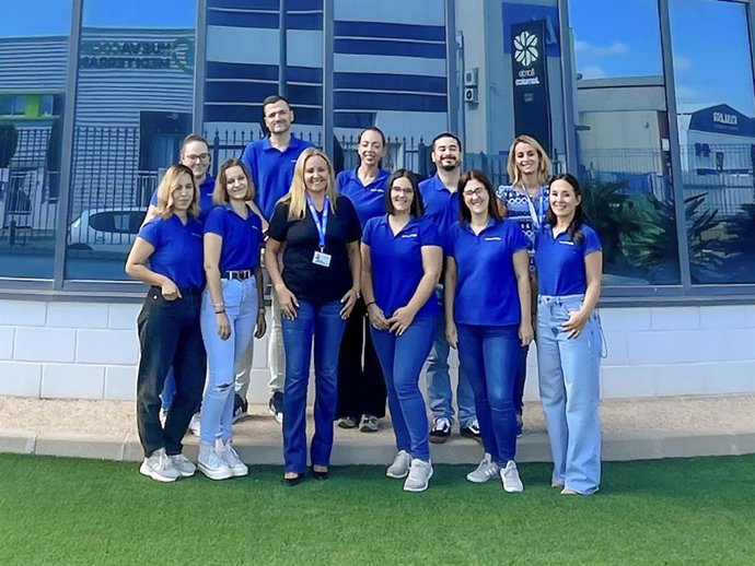 Algunos comerciales de Avanza Fibra junto con Ana Martín 