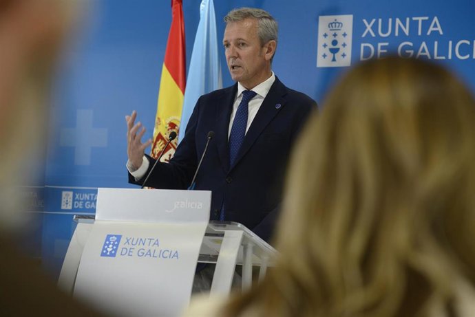 El presidente de la Xunta de Galicia, Alfonso Rueda, ofrece una rueda de prensa tras reunirse con el alcalde de la ciudad, ofrece una rueda de prensa tras reunirse con el presidente de la Xunta de Galicia, en la Delegación de la Xunta, a 4 de octubre de