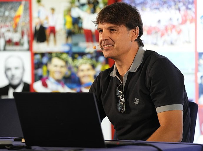 El exfutbolista Fernando Morientes participó en la segunda edición del seminario 'Deportistas en los medios', celebrado en la sede del COE en Madrid.