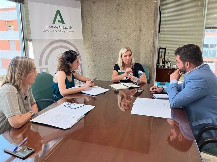 Eva Pajares con el alcalde de Arcos.