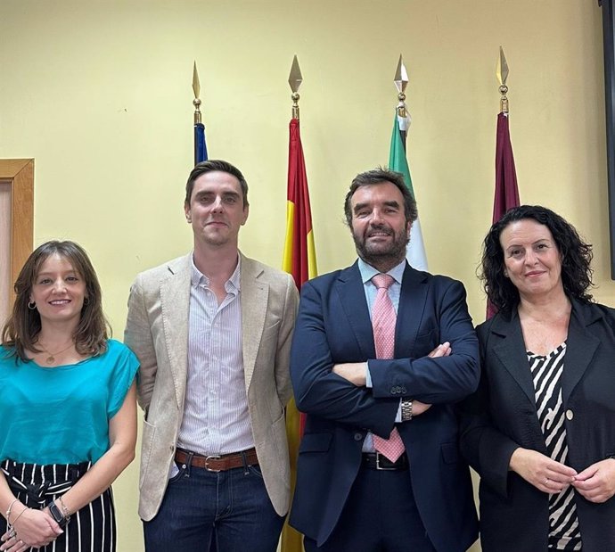 Millán Alegre junto al resto de concejales del PP que han tomado posesión en la nueva directiva de la Mancomunidad de municipios de la Bahía de Cádiz